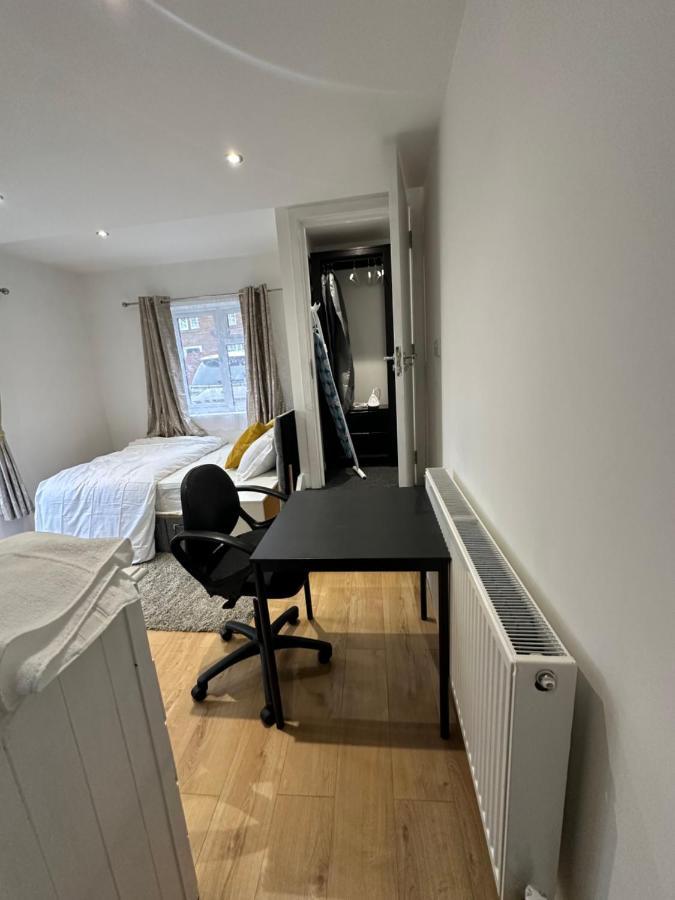 Keedonwood Road Bromley, Rooms With Free Wifi 외부 사진