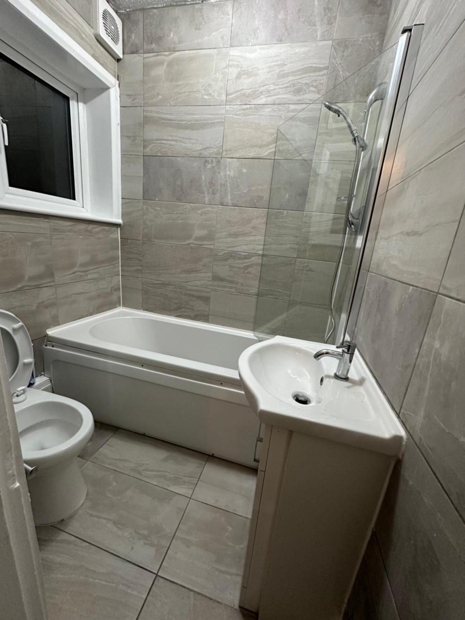 Keedonwood Road Bromley, Rooms With Free Wifi 외부 사진